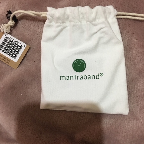 MANTRABAND | “believe” statement bracelet-silver - Picture 2 of 6